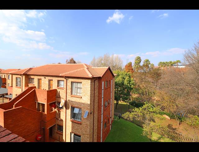 2 BEDROOM APARTMENT FOR SALE IN WELTEVREDEN PARK